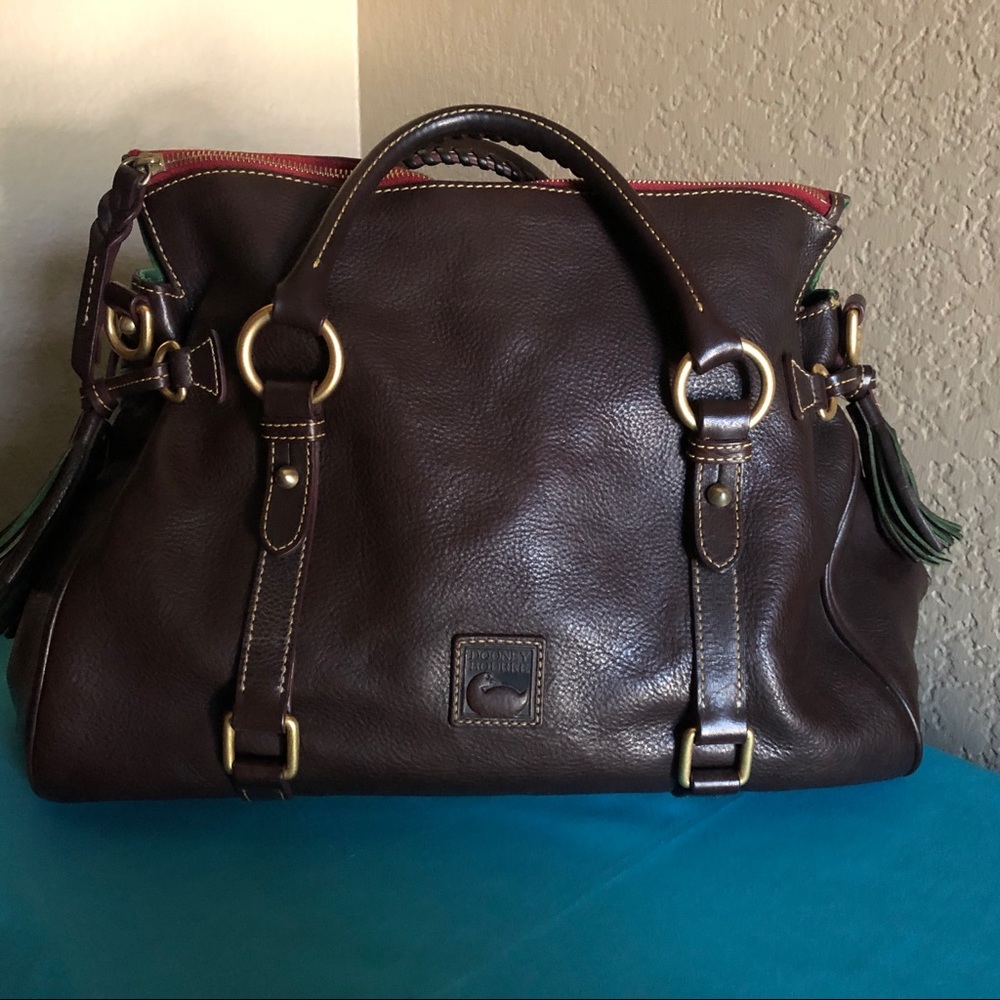 Dooney and Bourke large handbag. Excellent condition. A classic.